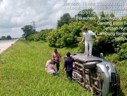 Respons Cepat Personel Pospam Rest Area 163 A Polres Lamteng, Selamatkan Pemudik Kecelakaan Tunggal Tanpa Korban Jiwa