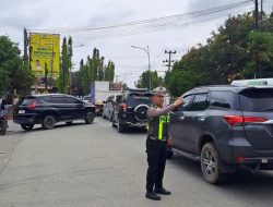 Arus Balik Masih Padat, Polres Lampung Tengah Terapkan Rekayasa Lalu Lintas di Simpang Pepadun