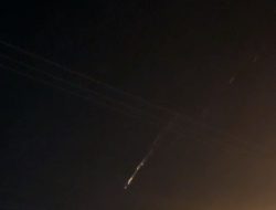 GEGER! Warga Abung Timur Lampung Utara Resah, Cahaya Misterius di Langit Disebut Mirip Rudal Balistik