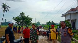 Respons Cepat Kapolsek Seputih Banyak, Keluhan Jalan Rusak Langsung Ditindaklanjuti Lewat Gotong Royong Warga