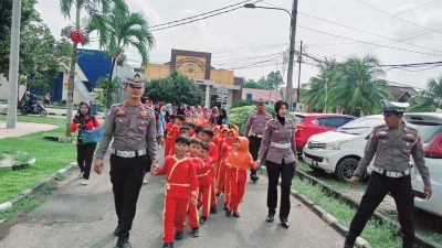 Polisi Sahabat Anak, Satlantas Polres Lampung Tengah Sambut Ceria Murid TK Aba Umar Bin Khattab