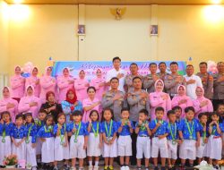 Kapolres dan Ketua Bhayangkari Hadiri Pelepasan Siswa TK Kemala Bhayangkari 26 Lampung Tengah