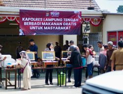 Peduli Sesama, Kapolres Lampung Tengah Berbagi Makanan Gratis untuk Masyarakat