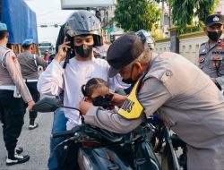 Lindungi Masyarakat Dari Abu Vulkanik, Polres Lampung Tengah dan Polsek Jajaran Bagikan Masker Gratis Untuk Warga