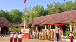 Bhabinkamtibmas Jadi Ujung Tombak Polri, Dekatkan Diri dengan Pelajar Lewat Upacara Bendera