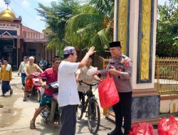 Wujud Kepedulian Polri, Polsek Punggur Kembali Gelar Jumat Berkah di Tengah Masyarakat