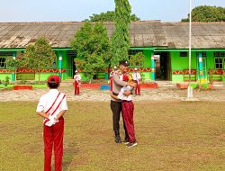 Pelukan Hangat Bhabinkamtibmas dan Siswa, Wujud Kedekatan Polri di SDN 5 Lempuyang Bandar